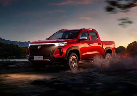 Пикап Changan Hunter Plus красного цвета